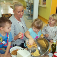 źródło: www.facebook.com/1610056335912834/photos/a.1610399762545158.1073741831.1610056335912834/1772311046354028/?type=3&theater