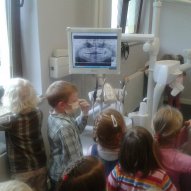 źródło: www.facebook.com/klinikastomatologicznadenarte/photos/a.232464166807300.66406.165119790208405/232465283473855/?type=3&theater