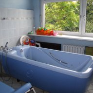 źródło: www.rehabilitacjadzieci.info.pl/sale-cwiczeniowe