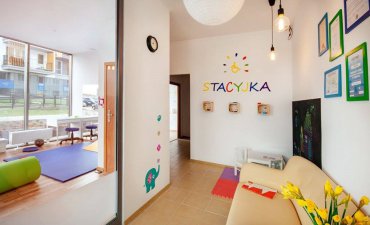 źródło: www.facebook.com/1596509360586086/photos/a.1741702746066746.1073741831.1596509360586086/1741702799400074/?type=3&theater