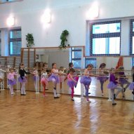 źródło: www.facebook.com/szkola.djamila/photos/a.126667130730647.20347.126665504064143/1003044549759563/?type=3&theater