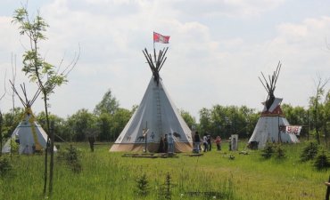 źródło: www.kraina-westernu.com/atrakcje/wioska-indianska